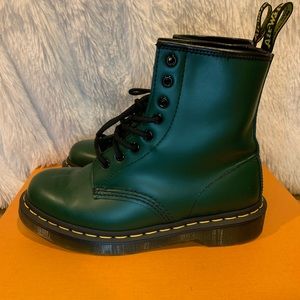Dr. Marten’s boots US 7L US 6M EU38 color green